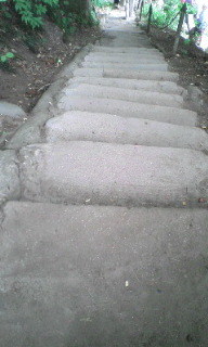 急な階段.jpg